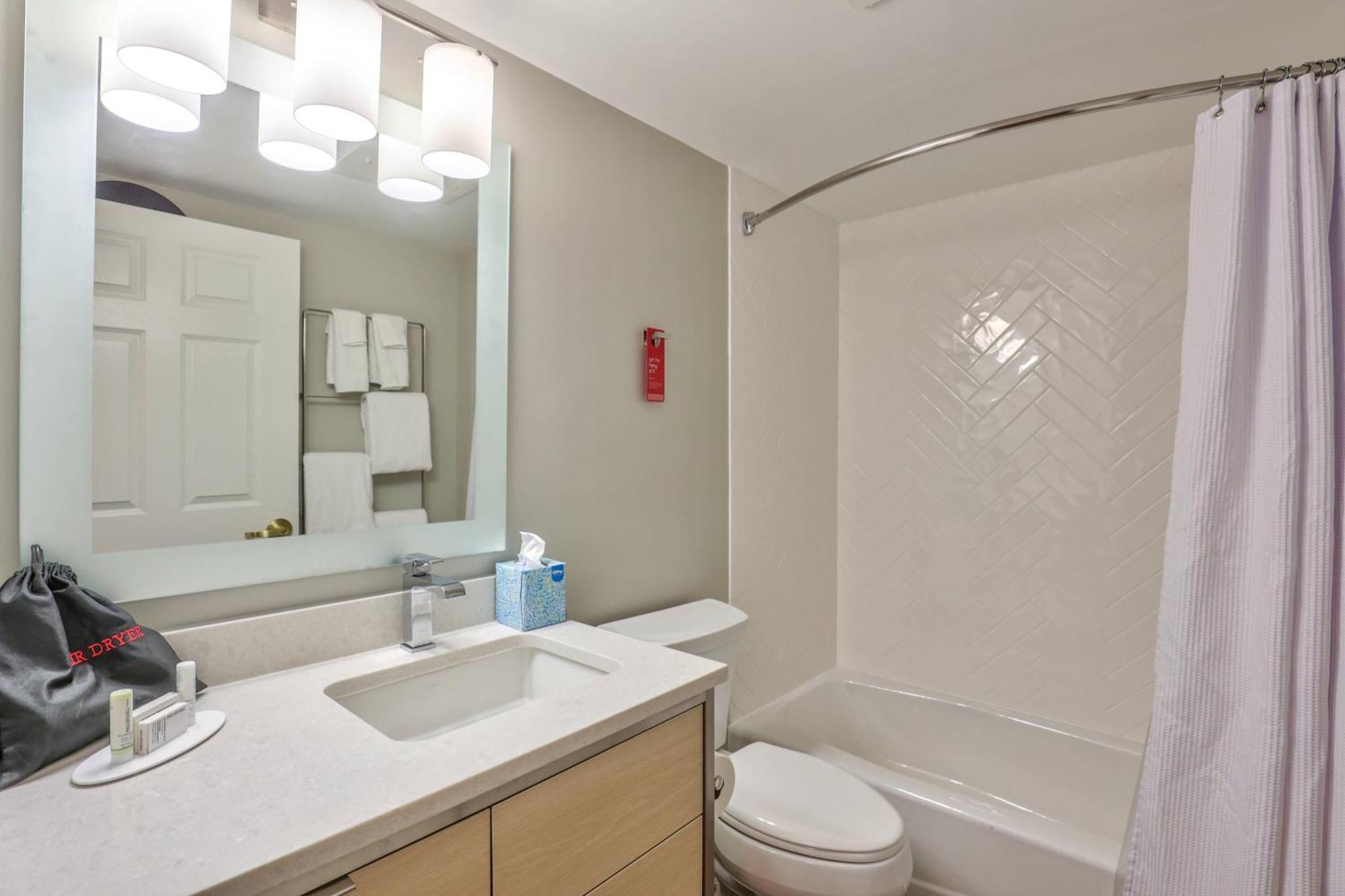 Alluxsuites At 1876, Ascend Hotel Collection Tallahassee Exterior foto